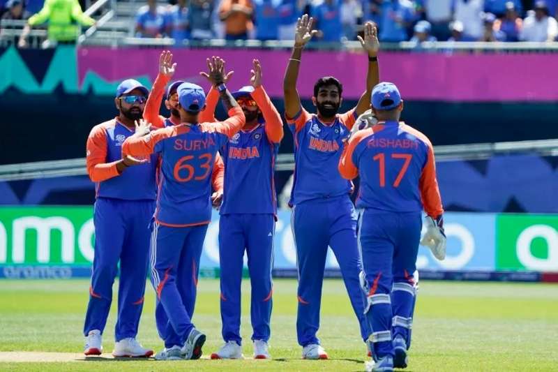 India Thumps England & Qualifies For The T20 World Cup Final