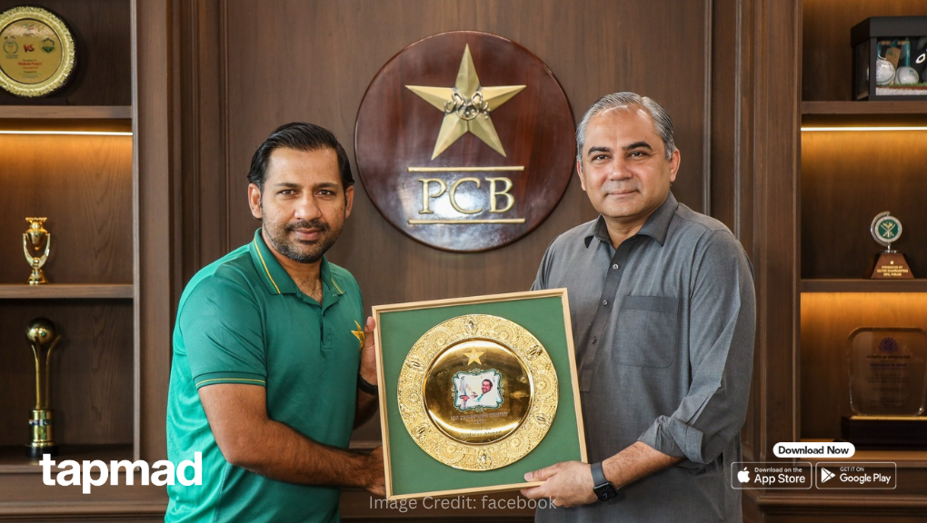 Mohsin Naqvi Honoured Sarfaraz Ahmed with Shield After Legendary Captain Retires